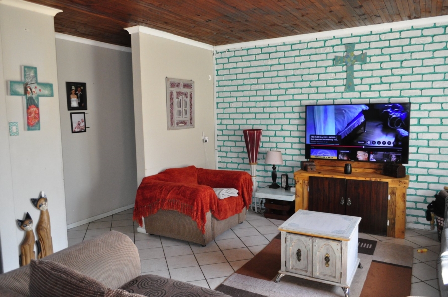 6 Bedroom Property for Sale in Wavecrest Eastern Cape